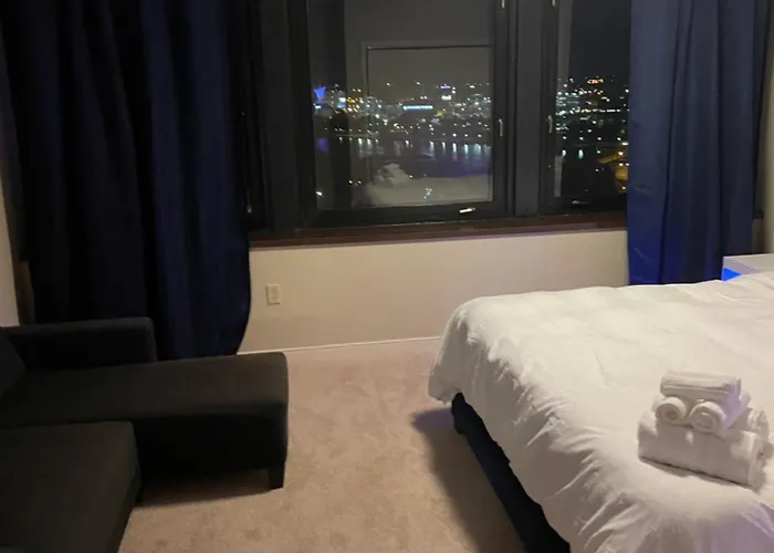 Luxury At The Point Easy Access To And From Downtown 24-7 Parking Pittsburgh