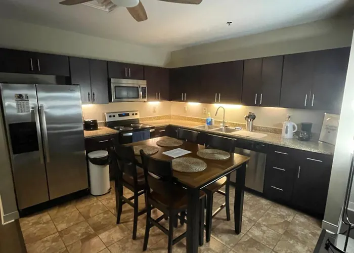 Luxury At The Point Easy Access To And From Downtown 24-7 Parking Apartment