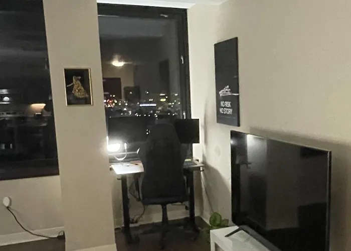 Luxury At The Point Easy Access To And From Downtown 24-7 Parking Apartment *